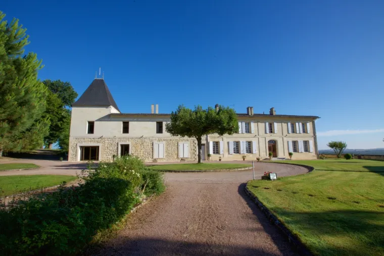 Visite privée et dégustation de vin dans un domaine viticole à Saint-Emilion, Puisseguin, Château Guibeau